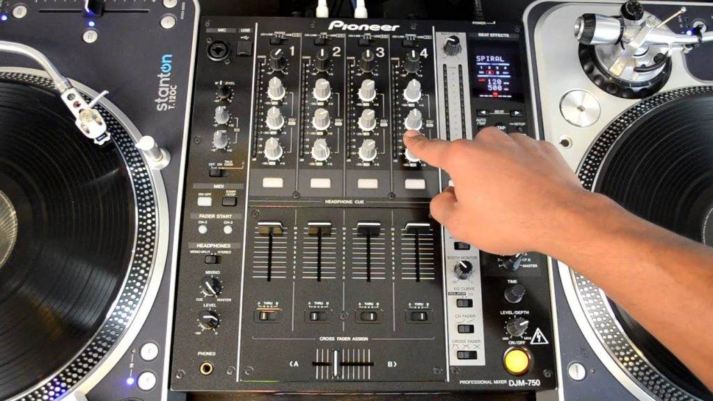 Choosing DJ Equipment for Beginners With Product Suggestions